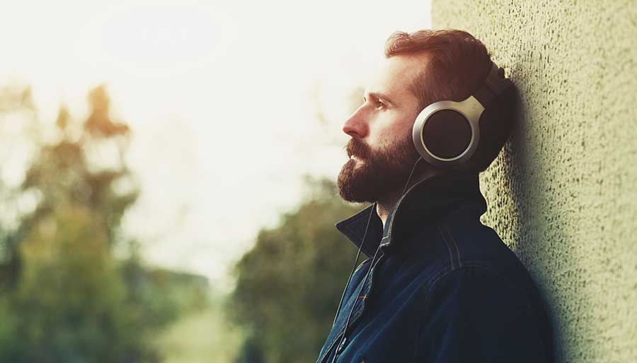 Man-with-headphones-in-nature