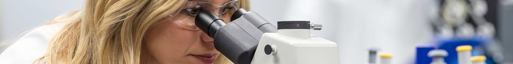 Woman-looking-into-microscope